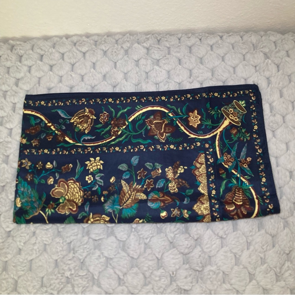 Floral Patterned Scarf - Picture 4 of 5